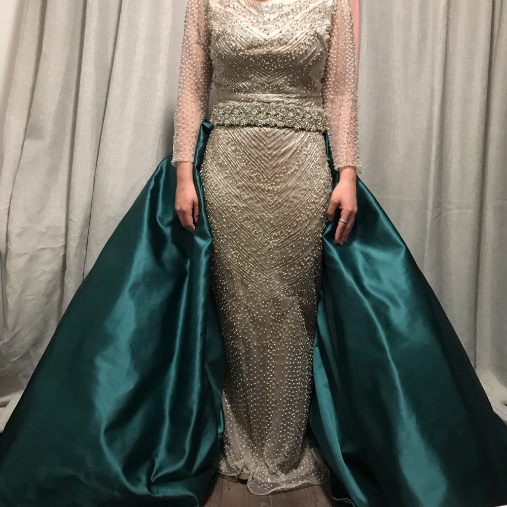 CUSTOMIZED ONE OF A KIND BEAUTIFUL DRESS SIZE 4